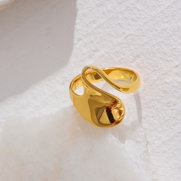 Minimalist Irregular Ring - Picture 3 of 8